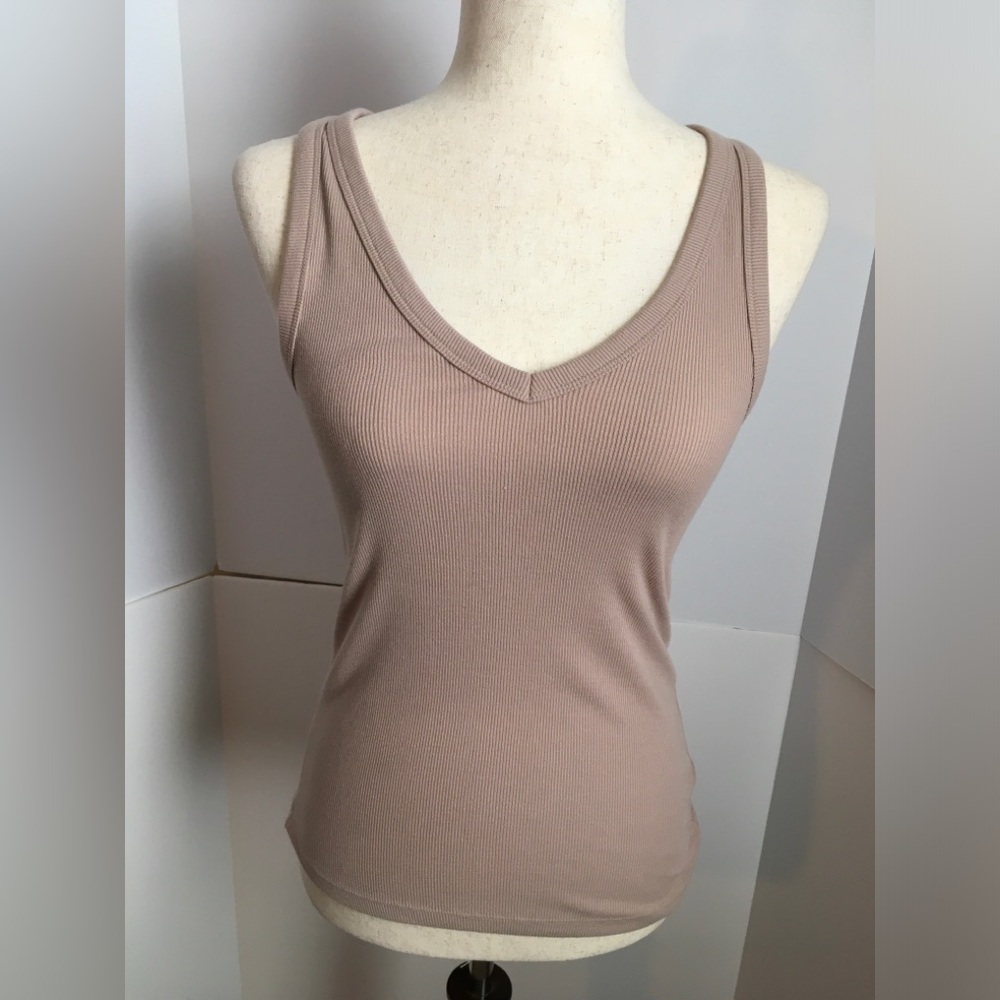 NWOT Old Navy Sleeveless V-Neck Ribbed Tank Top - Tan